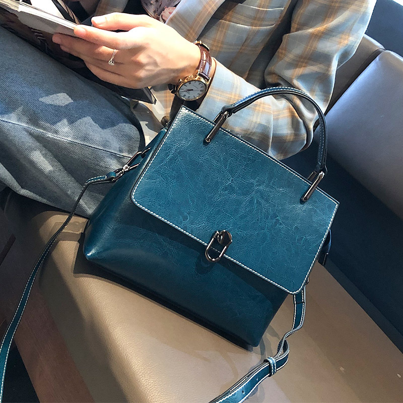 女性の牛革バッグ 2022 新ファッションワンショルダーハンドバッグレディースクラシックかばん大容量メッセンジャー多用途