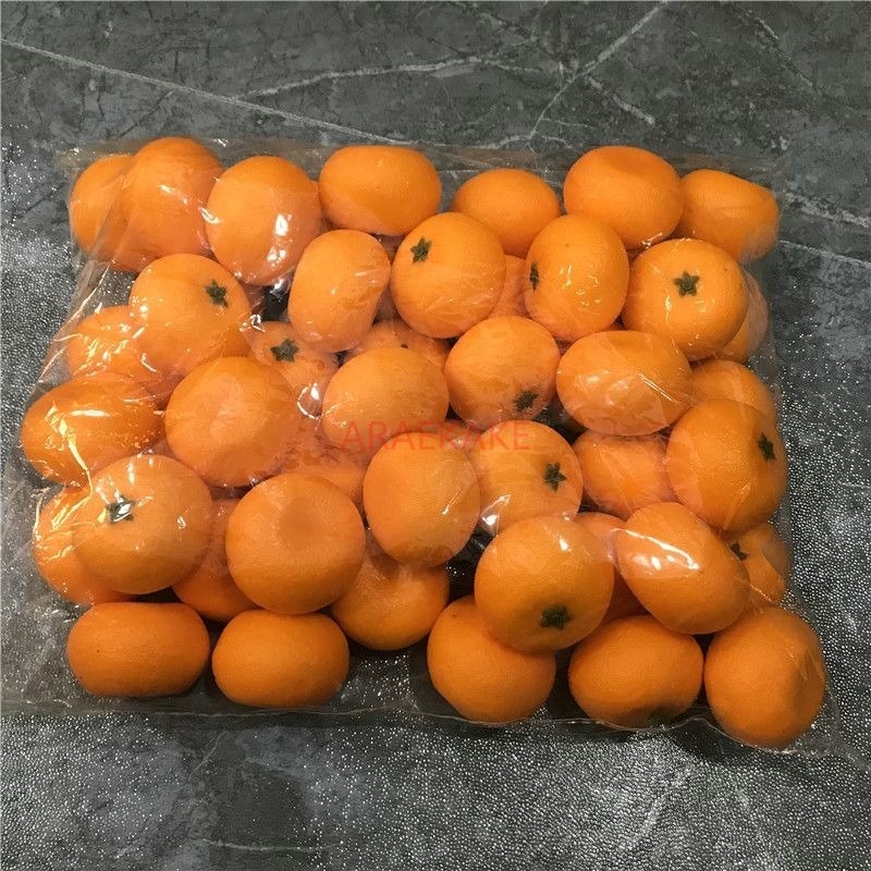 本物と偽物のオレンジの模造品、オレンジモデル、果物屋のウィンドウ装飾50個。