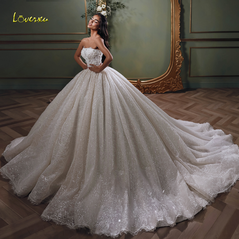 Loverxu A ライン光沢のあるウェディングドレス女性のためのストラップレスコートトレイン Vestido デノビアレーススパンコールカスタムメイドのブライダルドレス
