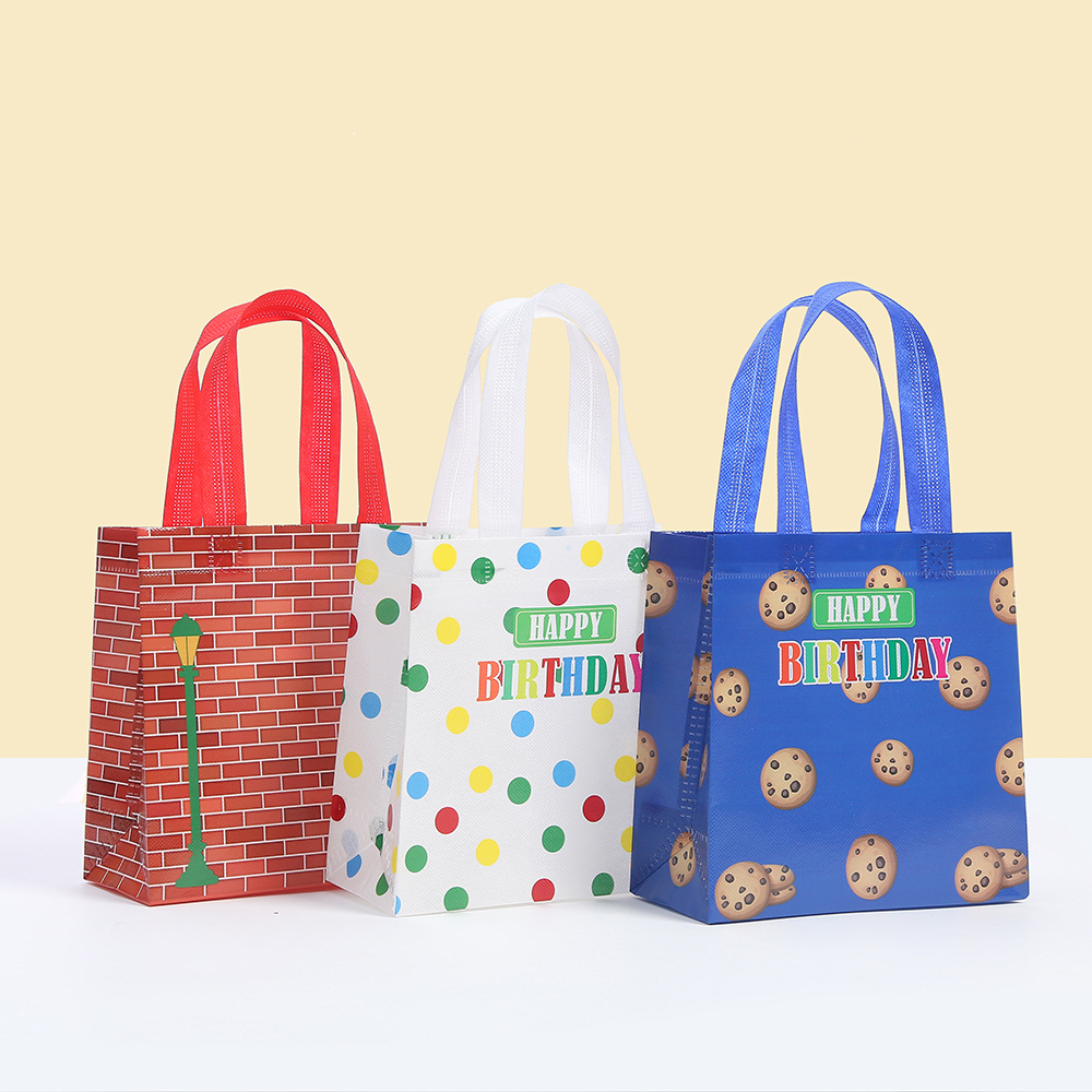 12/30 個のカラフルな誕生日プリントバッグ不織布パーティーギフトバッグおやつや小さなギフト用キャンディケーキ包装