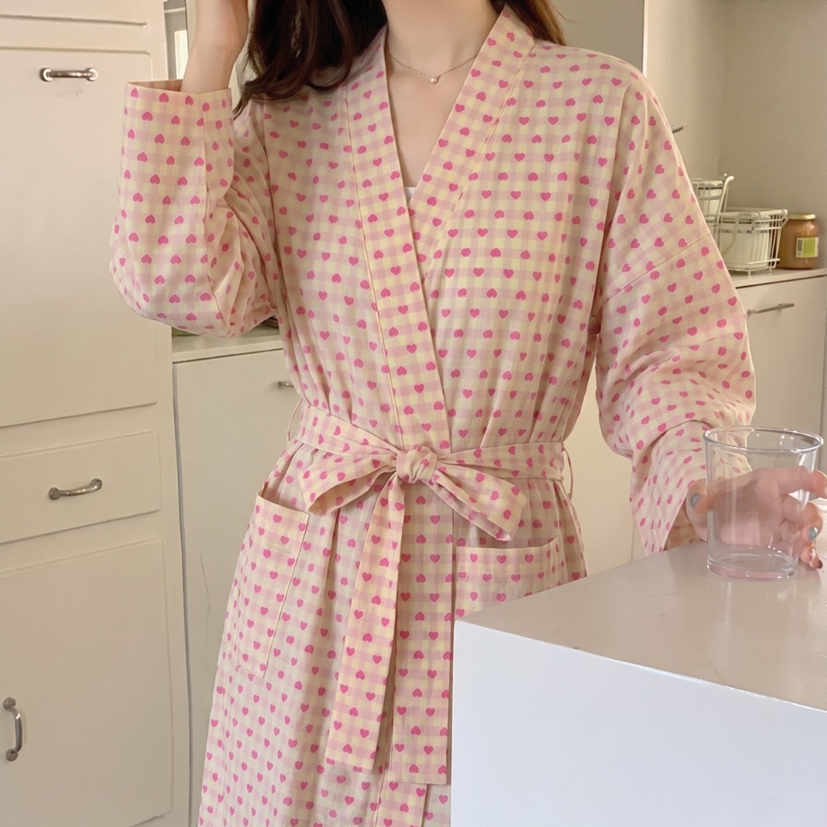 春と夏のセクシーな女性の Chenyi バスローブ女性の市松愛ルーズローブ V ネック長袖ホームパジャマ