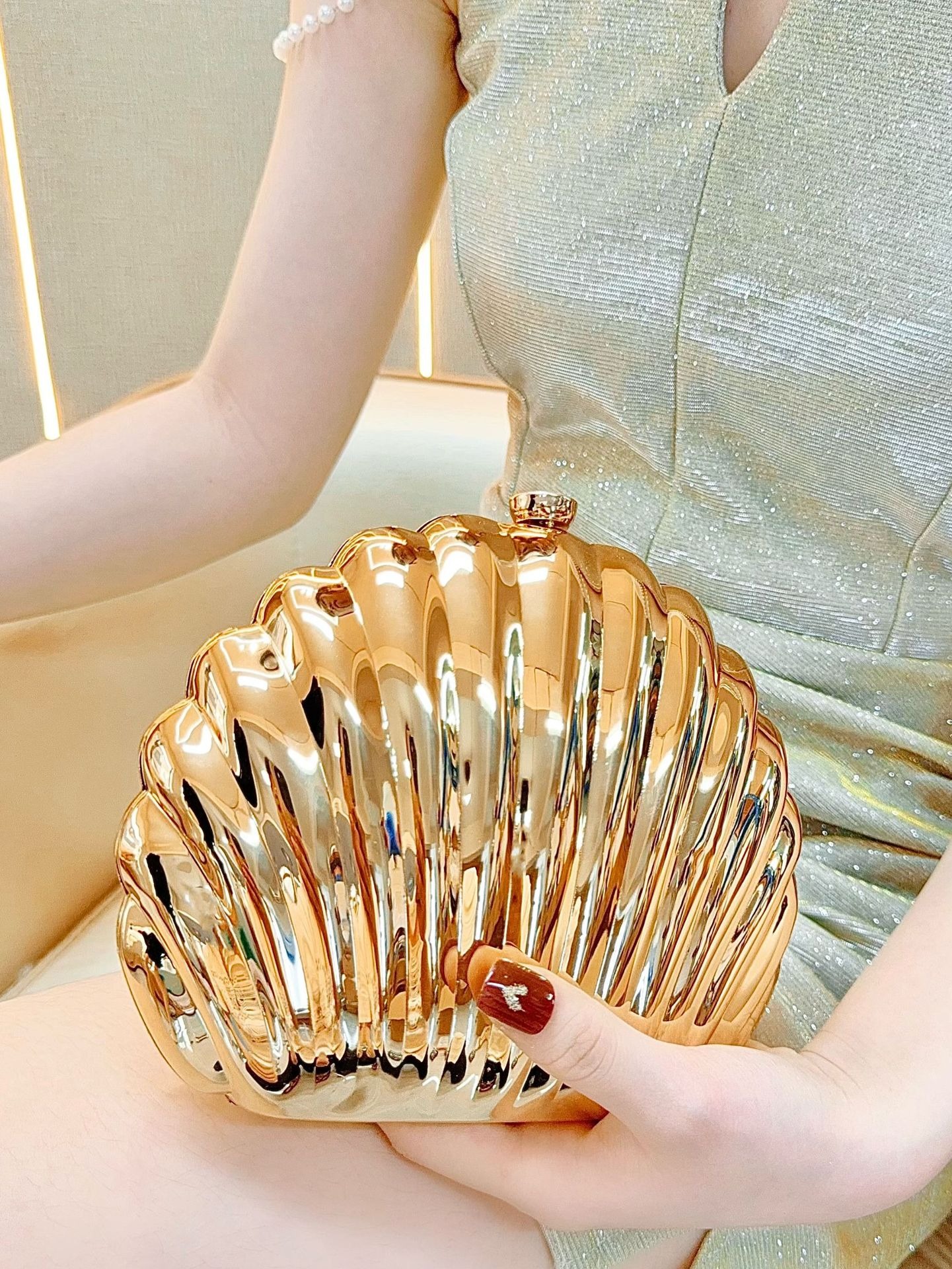 2025 女性シルバーゴールドシェルバッグかわいいアクリルイブニングクラッチバッグストラップ付きウェディングパーティー小さな財布デザイナーハンドバッグイン
