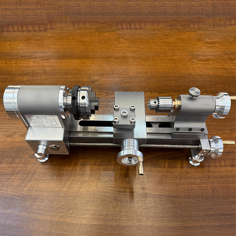 精密高性能マイクロ旋盤 CNC 調整可能な精度 24V 電源を搭載金属旋盤模型玩具