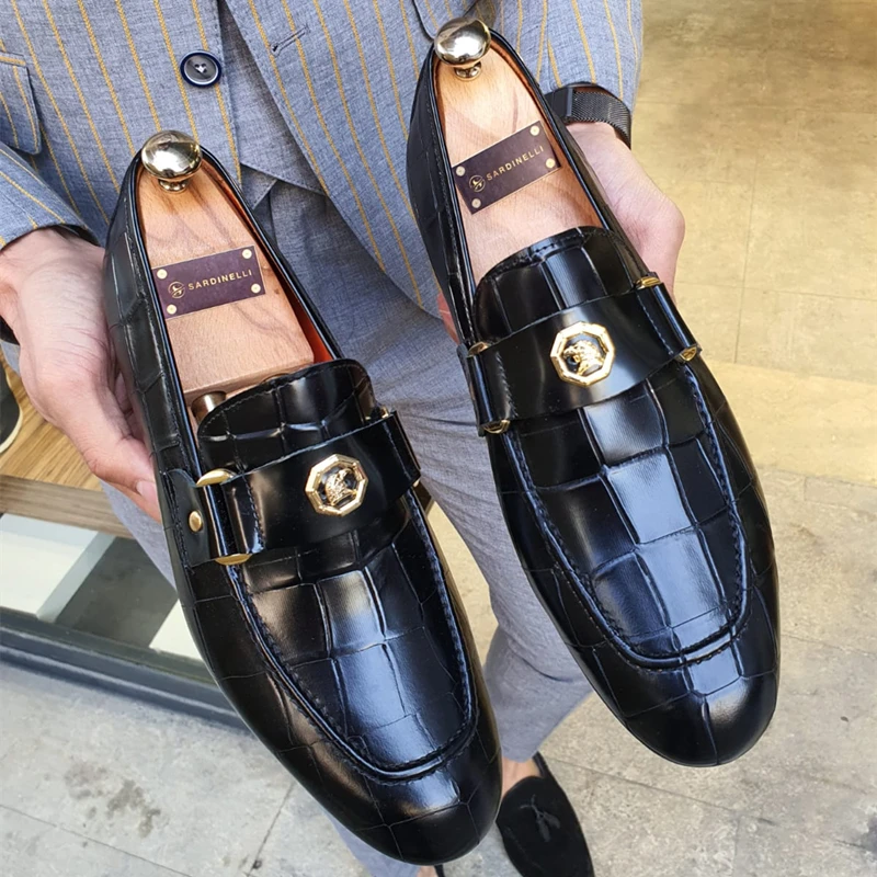 黒人男性ローファー靴ワニ柄男性ドレス Sheos ラウンドトゥ結婚式の男性の靴 Zapatos デ Vestir Hombre