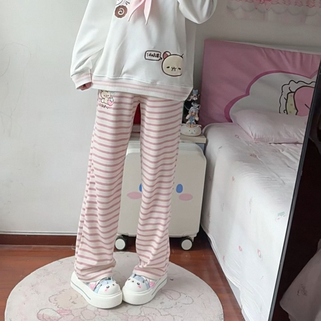 日本のかわいいロリータストレートパンツ女性甘いストライプ漫画刺繍カジュアルパンツガール Y2k 美的妖精かわいいズボン