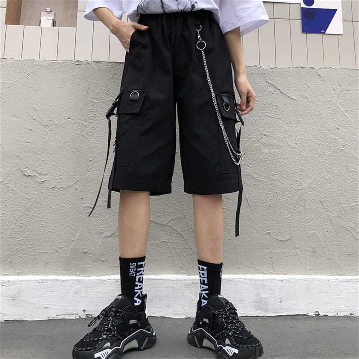2026 黒のショーツとチェーン夏のカジュアルファッションボードショーツバミューダ男性巾着弾性ウエストとチェーンビーチショーツ男性