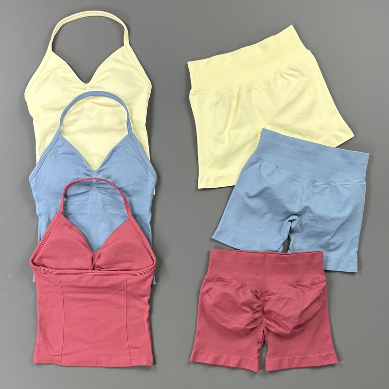 HITELLO ジムショーツセット女性シームレスヨガ延縄ストラップトップうずくまるバットワークアウトショーツセットフィットネスツーピーススポーツスーツ
