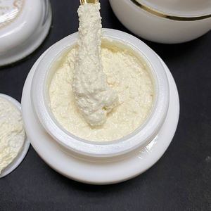 韓国発の即効性美白保湿フェイスクリーム。天然成分配合のフェイスクリームで、くすんだ黄ばんだ肌を素早く白くし、潤いを与えます。