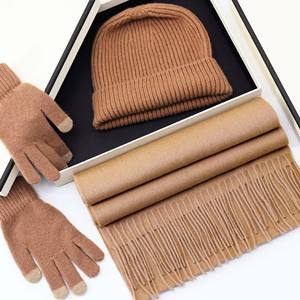 スタイリッシュで高品質な100％ウール製の暖かいメンズ冬用ニットウールモカシンハット、スカーフ、手袋のセット。男女兼用で、ハットとスカーフは無地です。