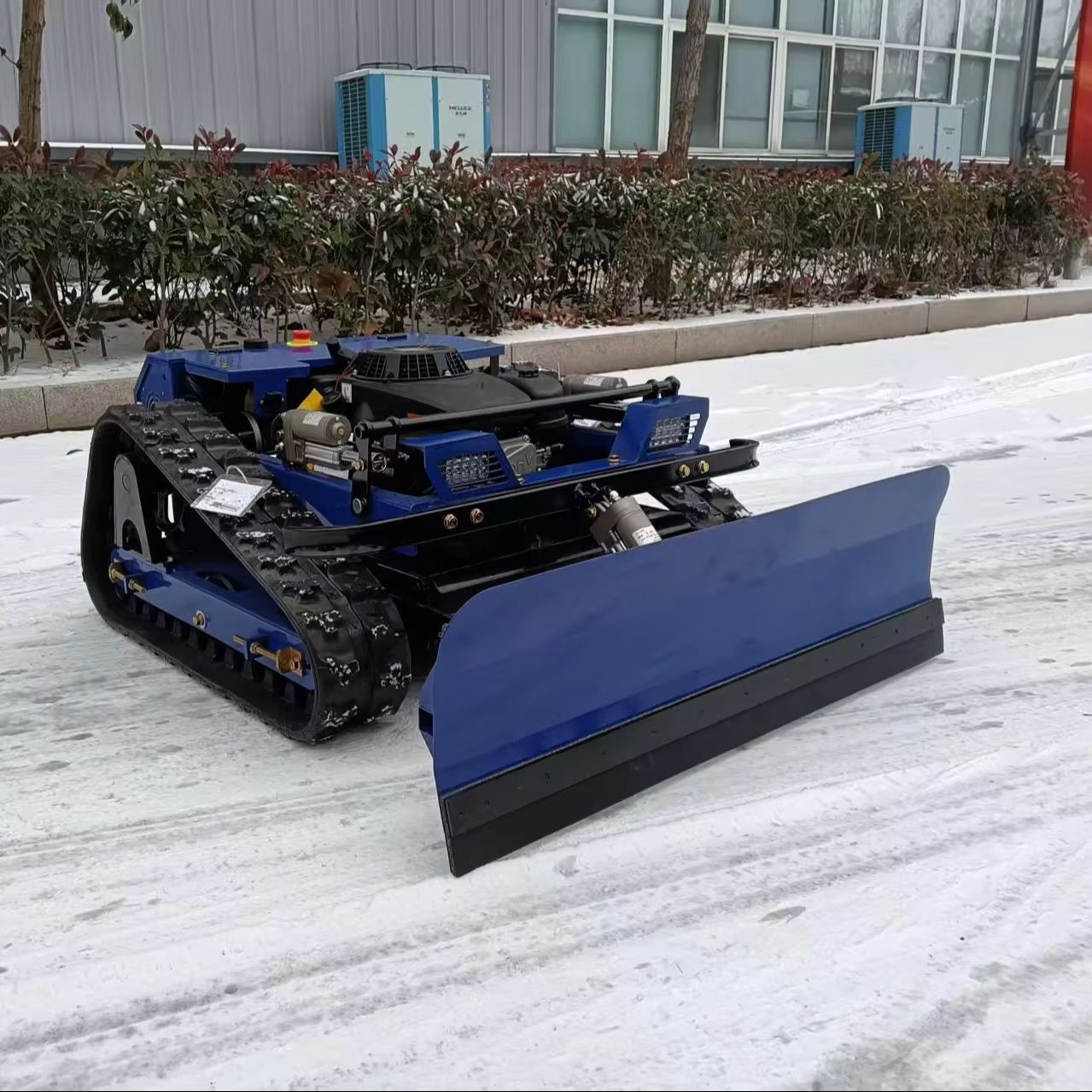 多機能リモコン芝刈り機 500mm 安定した歩行のための追跡付き カスタム装備の庭用除雪機