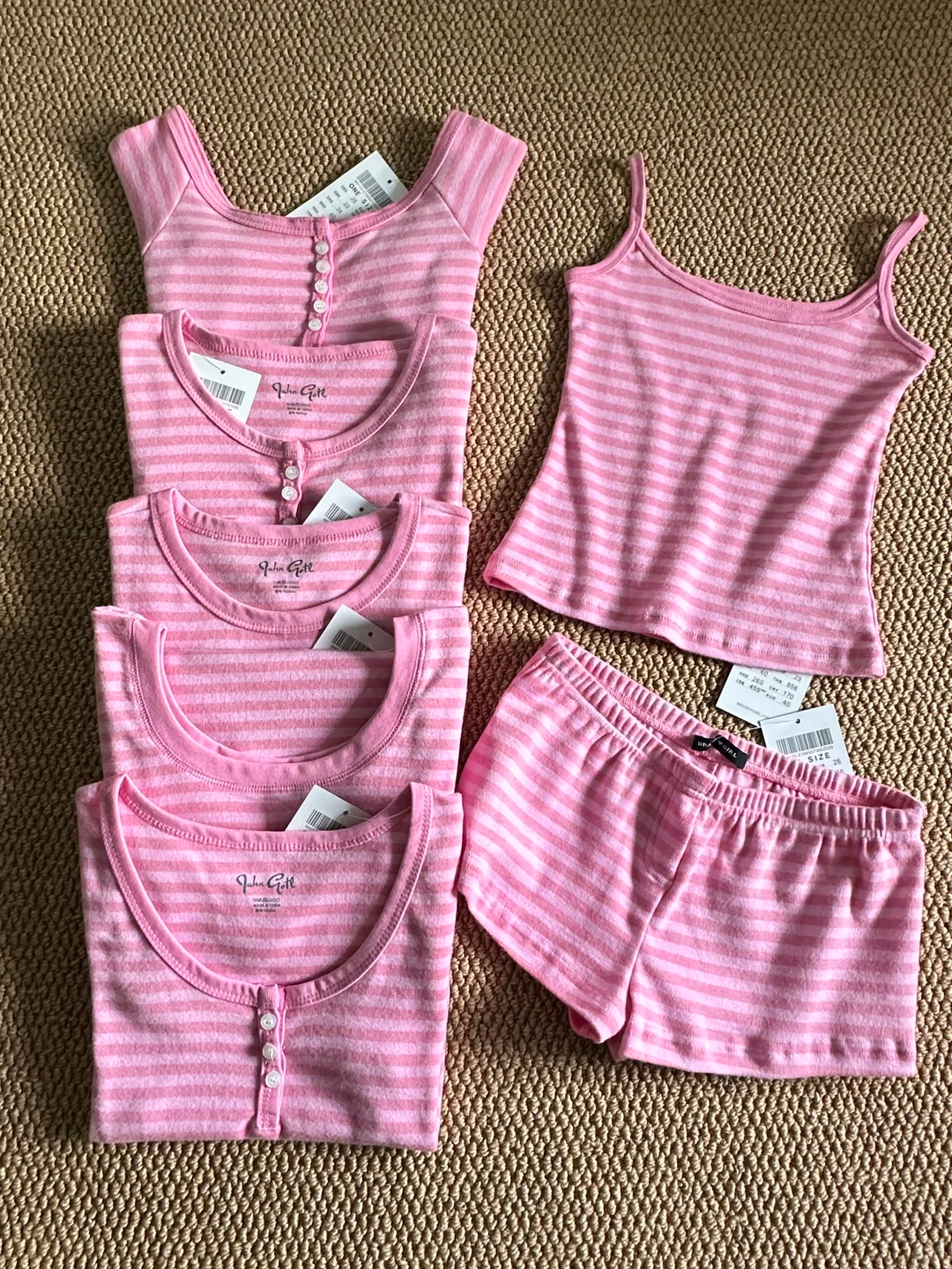 ピンクのストライプのコレクション Tシャツ女性シンプルカジュアルコットンボタン Tシャツ甘いかわいいプレッピースタイルキャミソールスリムショートパンツ Y2K
