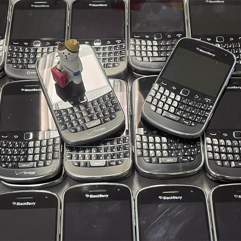 オリジナル Blackberry 9900 モバイル携帯電話 QWERTY キーボード GSM 2G 3G ネットワーク 2.8 "タッチスクリーン WiFi ロック解除スマートフォン