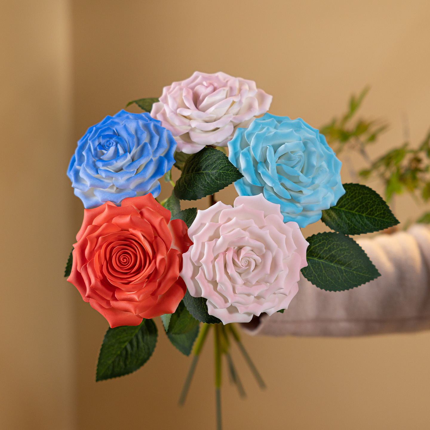 5 シェード セラミック人工ローズ 葉付き、花瓶いっぱいの花の幹 結婚式 リビングルームの装飾 バレンタイン 母の日ギフト