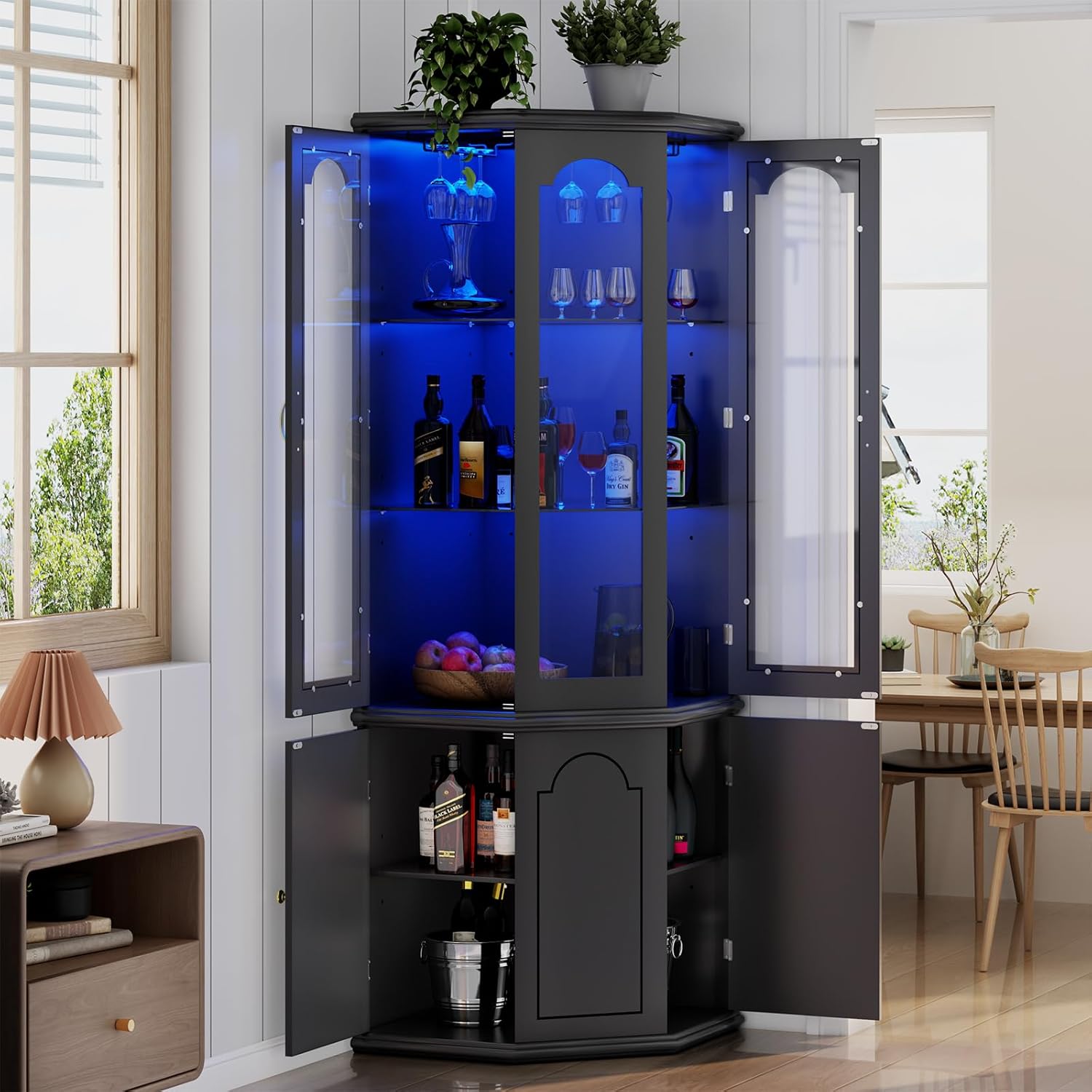 LEDライト付きコーナーバーキャビネット、強化ガラスドア付き背の高いモダンなワインキャビネット