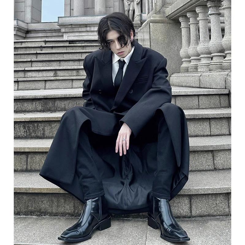 ウールブレンド 非対称コート メンズ ボクシーカット スクエア 幾何学的 角張った コーナーエッジ ストレート リジッド しっかりとした 硬い ハード ソリッド 飾る