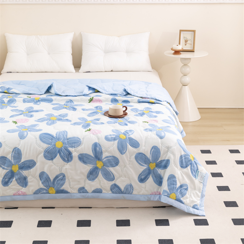 Breathable Lightweight Cloud-feeling Summer Quilt Fresh Flower Summer Blanket Skin Friendly Airable and Soft Single Double Duvet