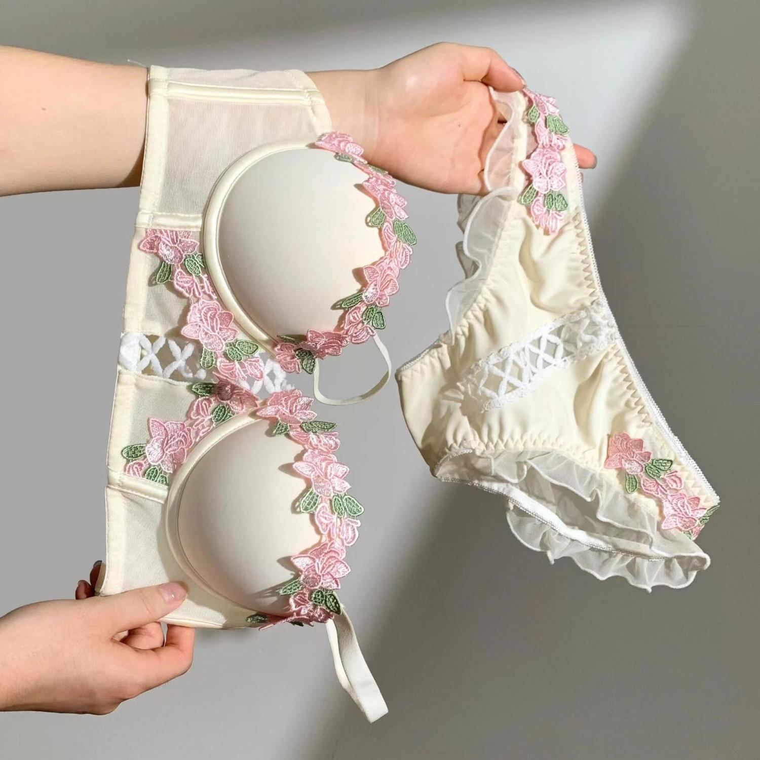 新しいフランスのレトロなセクシーなレース甘い花刺繍ブラジャープッシュアップブラジャー