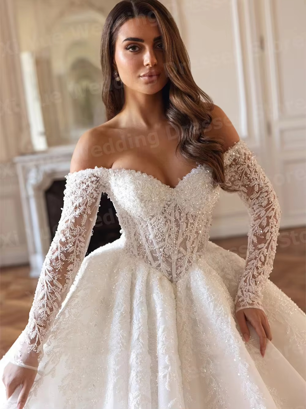 グリッター A ラインの女性のレースのアップリケのウェディングドレス Vestido デノビアの花嫁のドレスオフショルダーカスタマイズされたローブデマリー