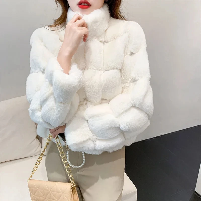 2025 冬の新毛深い追加厚いファッションハイカラー暖かい模造ウサギの毛皮の女性のコートラムズウール穀物ウール女性の上着