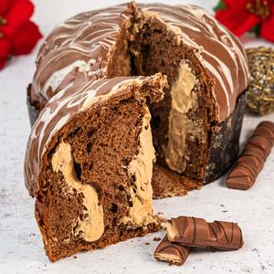 手作りチョコレート・ヘーゼルナッツマフィン「Ciokobueno」1.1kg 丸型イーストケーキ 「Ciokobueno」の粒が入ったホリデーケーキ