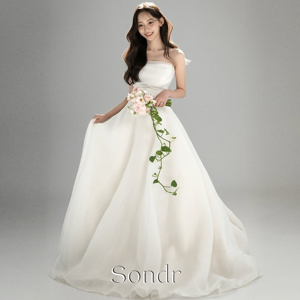 Sondr エレガントなアイボリー A ラインロングウェディングドレス韓国写真撮影ストラップレスオーガンザコルセットブライダルドレスカスタマイズされた 웨딩드레스