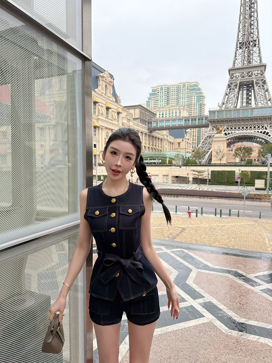 日本の春と夏ダークブルーハイウエストボタンポケットラインデニムショーツ女性のための 2026 アメリカの新ファッションスリムショーツ