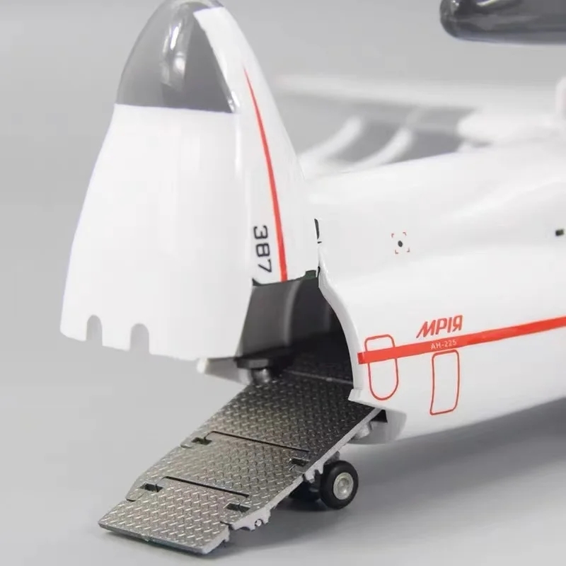 大型航空機 1:200 アントノフ AN-225 AN225 Mriya スペースシャトル輸送模型飛行機樹脂レプリカ飛行機模型玩具コレ