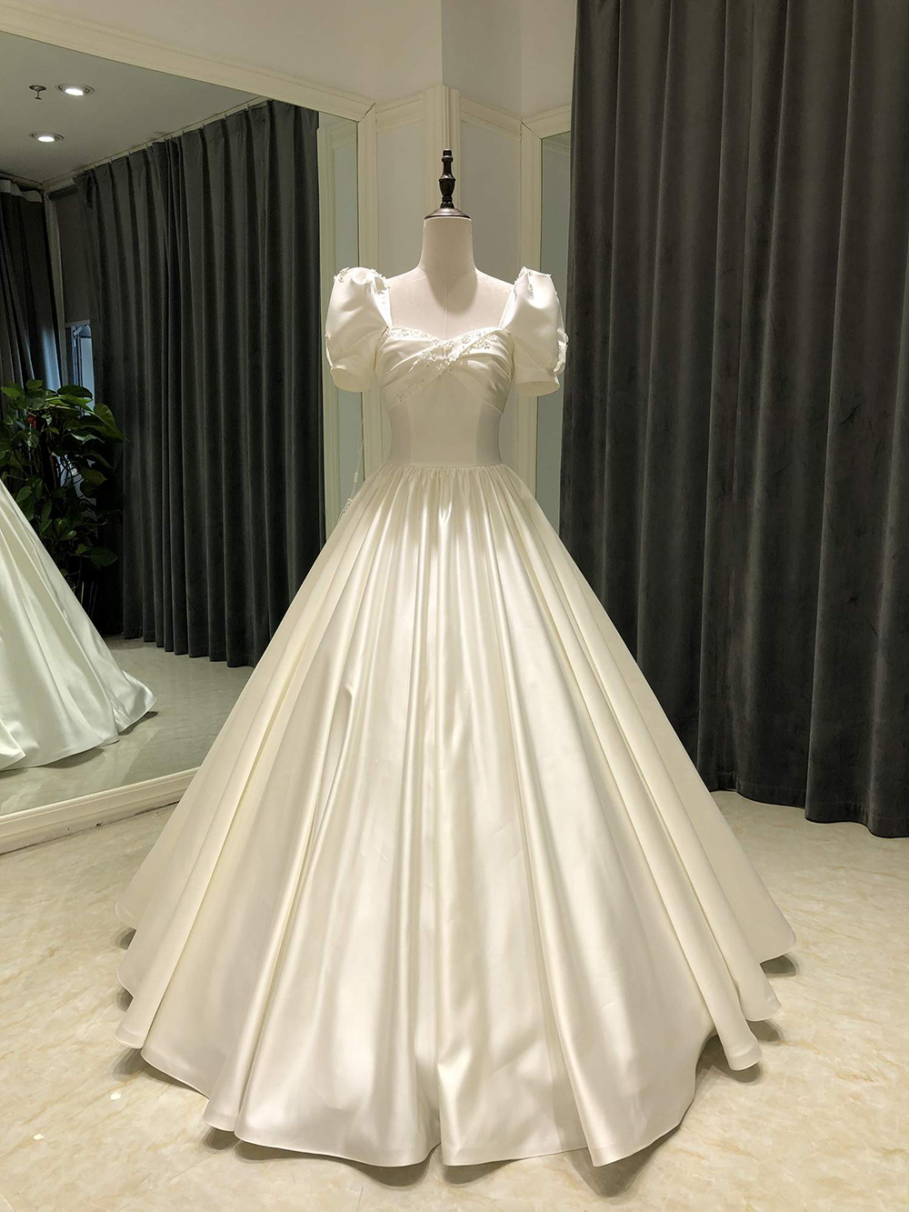 SL-8442 カスタマイズプリンセス 2025 ウェディングドレスシンプルローブデマリーレースアップリケ A ラインサテン Vestido De Novia