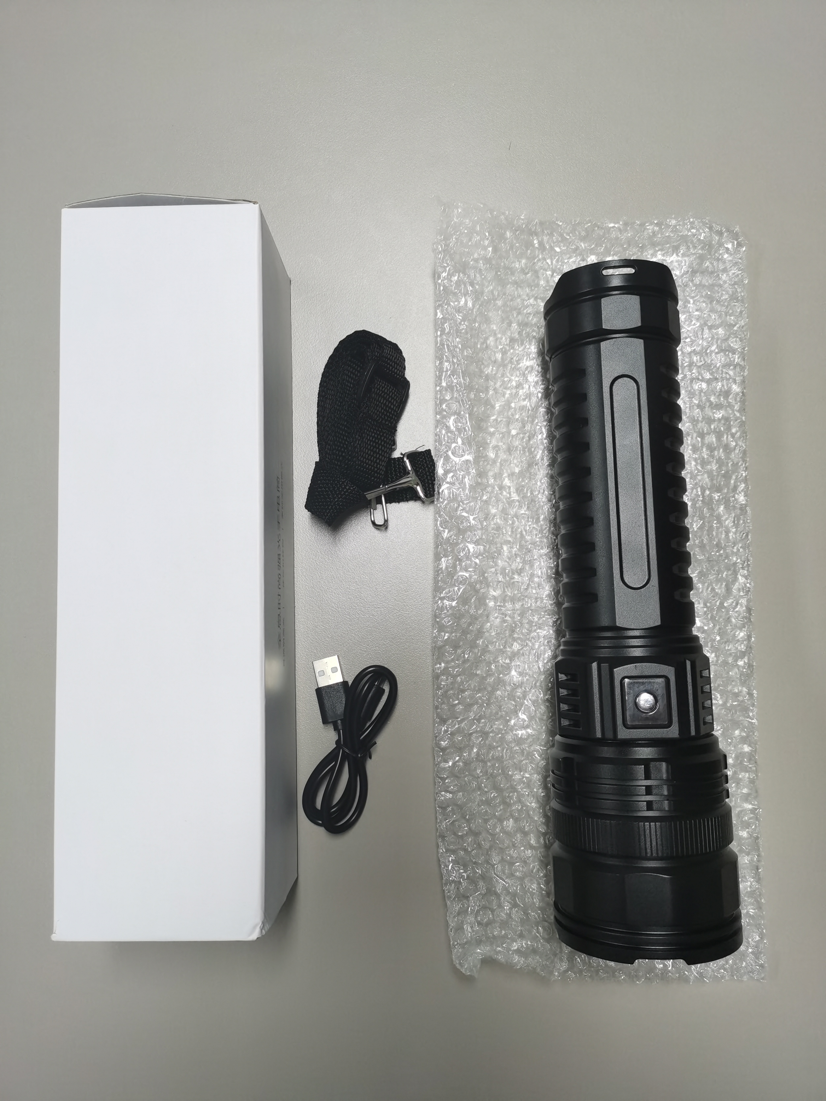 ホワイト Lazer パワー 20000LM 長距離 LED 充電式アルミズーム可能戦術スポットライト懐中電灯