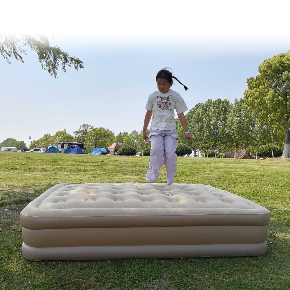 耐久性のあるインフレータブルエアマットレスグランピングマット PVC インフレータブル睡眠マットレスダブルハイトインフレータブルマットレス内蔵ポンプ