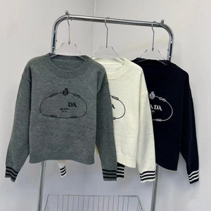 ラグジュアリーデザイナーブランドのレディース用 100% コットン プルオーバー 刺繍入り長袖カジュアルニットトップス、オリジナルロゴ入り、冬用ニットセーター