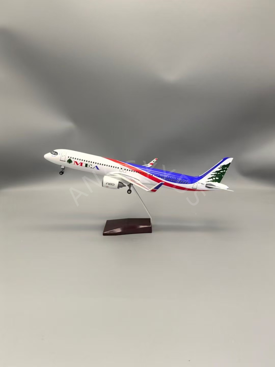 1/100 スケール航空機 A321 航空 MEA 中東航空 44 センチメートルダイキャストおもちゃの飛行機モデル T7-ME2 スタンド付きグッズ飛行機ギフト
