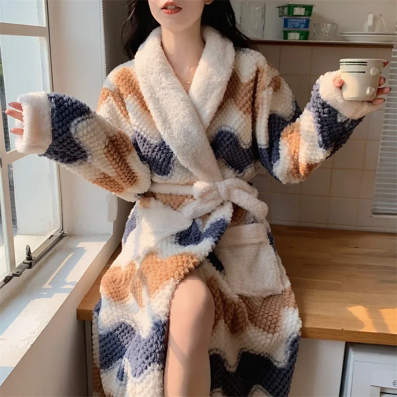 女性のパジャマかわいいスパースター冬パジャマ暖かいローブセットロングホームウェアバスローブプラスベルベットの暖かさサンゴフリースネグリジェ