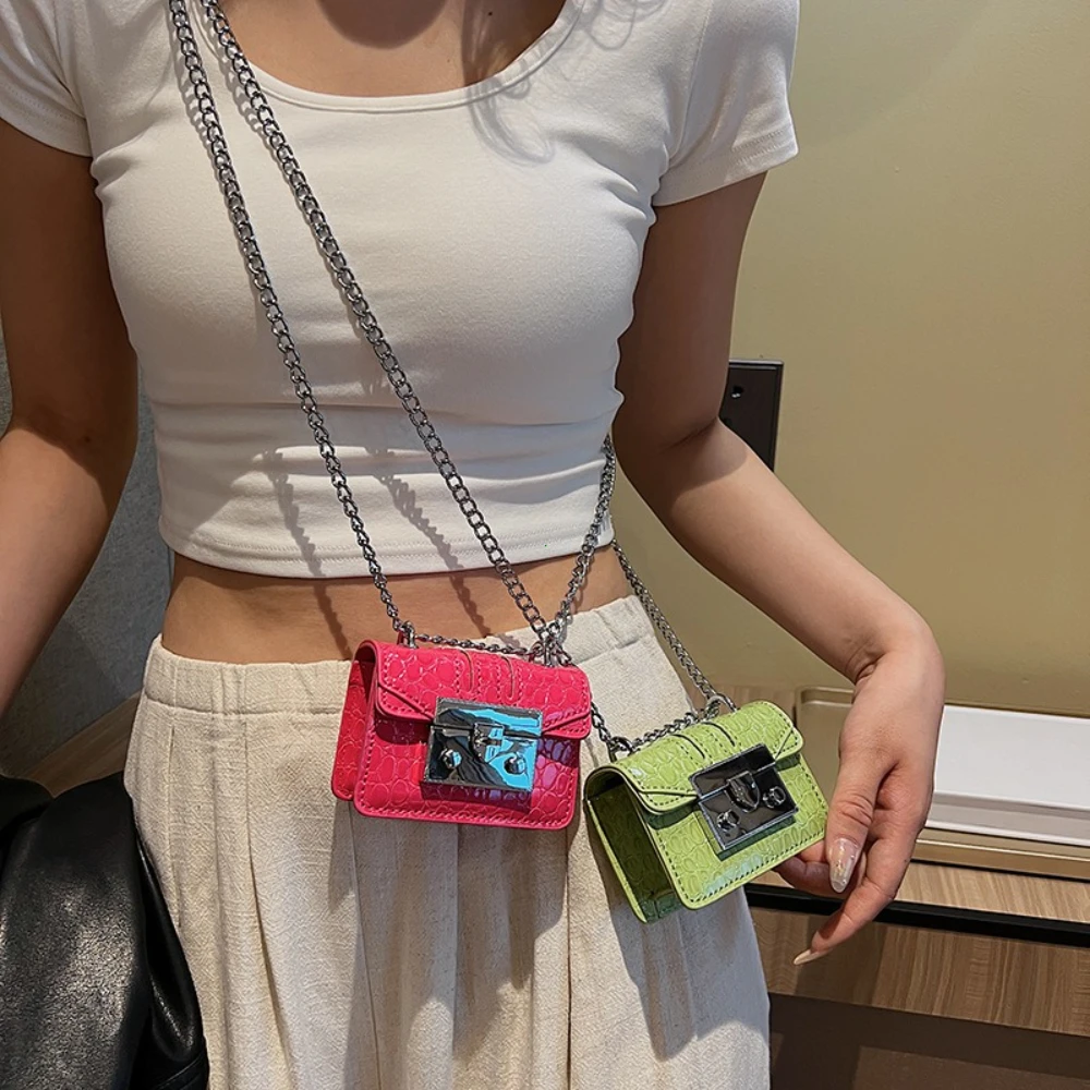 チェーン女性バッグミニ夏クロスボディバッグ女性のファッション高級デザイナーハンドバッグ女性の 2025 トレンド女性ショルダー財布