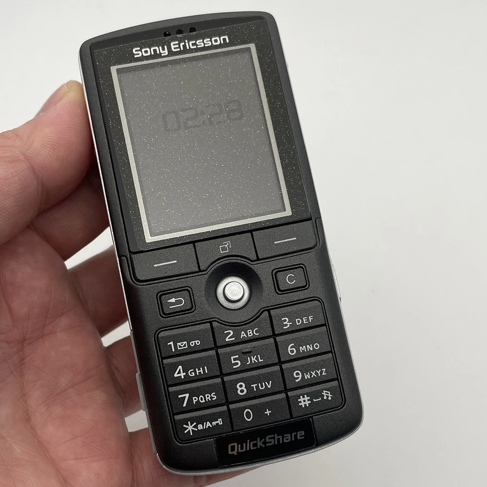 オリジナルロック解除ソニーエリクソン K750 2G GSM 900/1800/1900 モバイル携帯電話 1.8 インチ 2MP カメラ携帯電話。英語キーボードのみ。