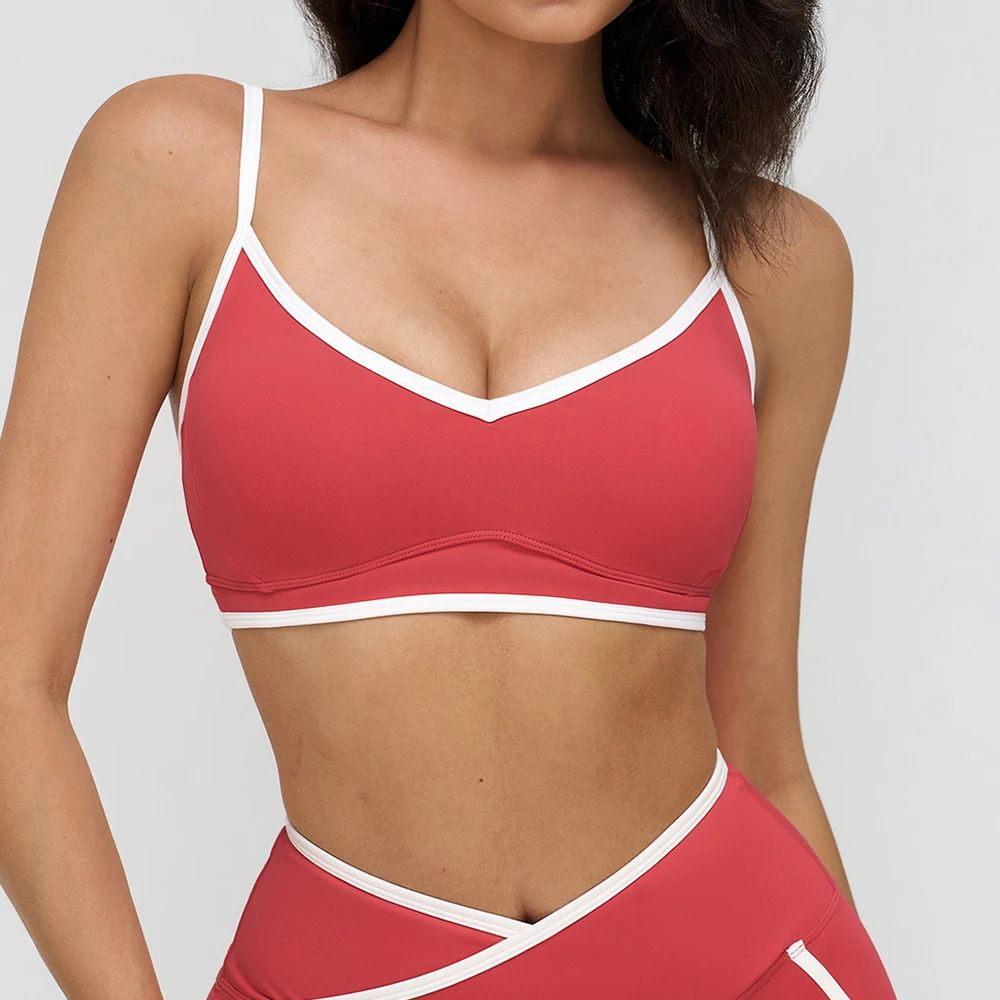 女性ジムスポーツブラ耐衝撃プッシュアップジムトップ女性速乾ヨガ服プリーツデザインブラジャーワークアウトクロップトップ女性