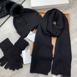 秋冬新作 カシミヤの帽子・マフラー・手袋の3点セット おしゃれで着回ししやすい キツネのポンポン付きニットベレー帽
