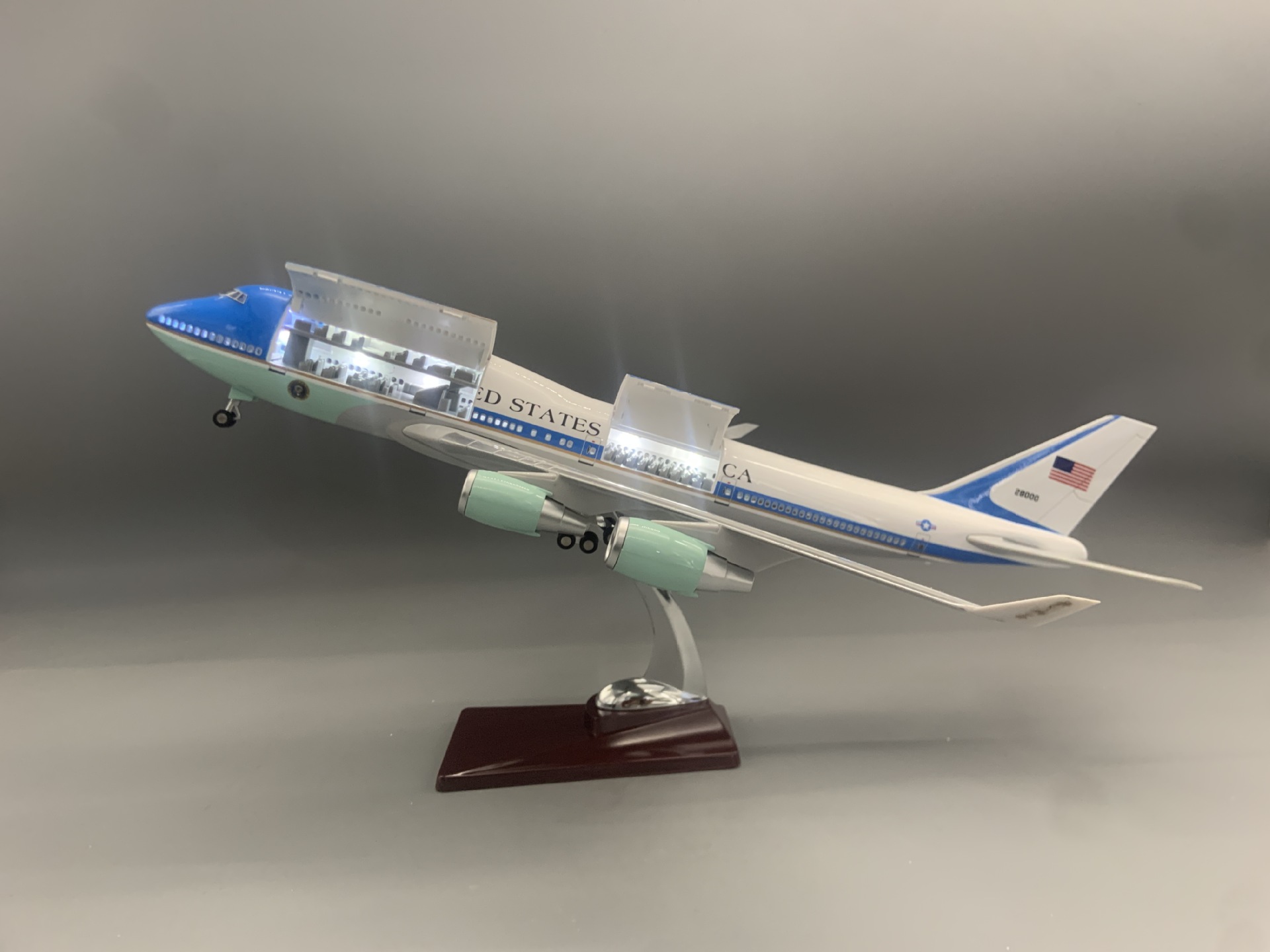 47cm 飛行機モデル B747 エアフォースワン 1:160 スケール航空機 開閉ドア付き 着陸装置ホイール ライト (タッチまたはサウンドコントロール)