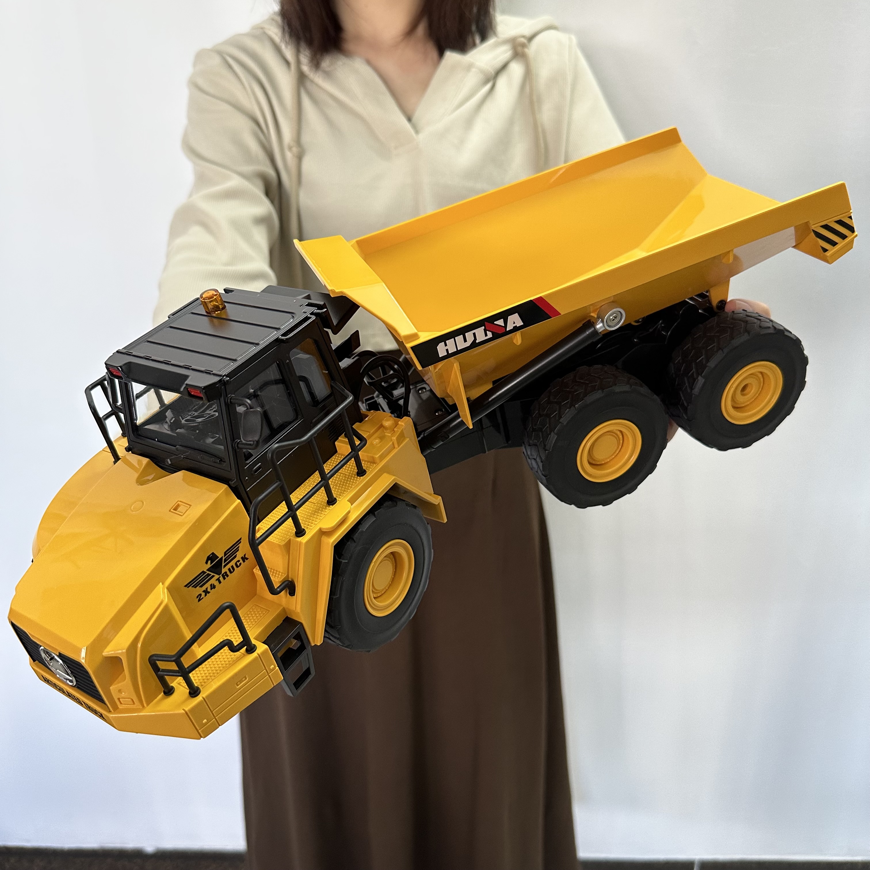 1/18 Rc トラックダンパー Huina 1553 ショベルクローラー 9Ch 2.4 グラムラジコンカー電気自動車トラクターモデルのおもちゃ男の子のギフト