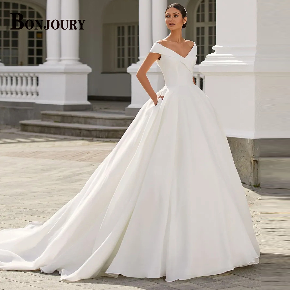 BONJOURY シンプルな V ネックラインのウェディングドレス女性の花嫁サテンポケットチャペルトレインボタン Vestido デ Casamento ドロップシッピング