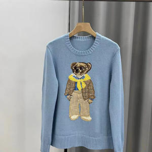 卸売・オーダーメイドロゴ入り 冬用クマ柄クルーネックニット スタンドカラー カジュアルスタイル 男女兼用 大学生向け キャラクターデザイン