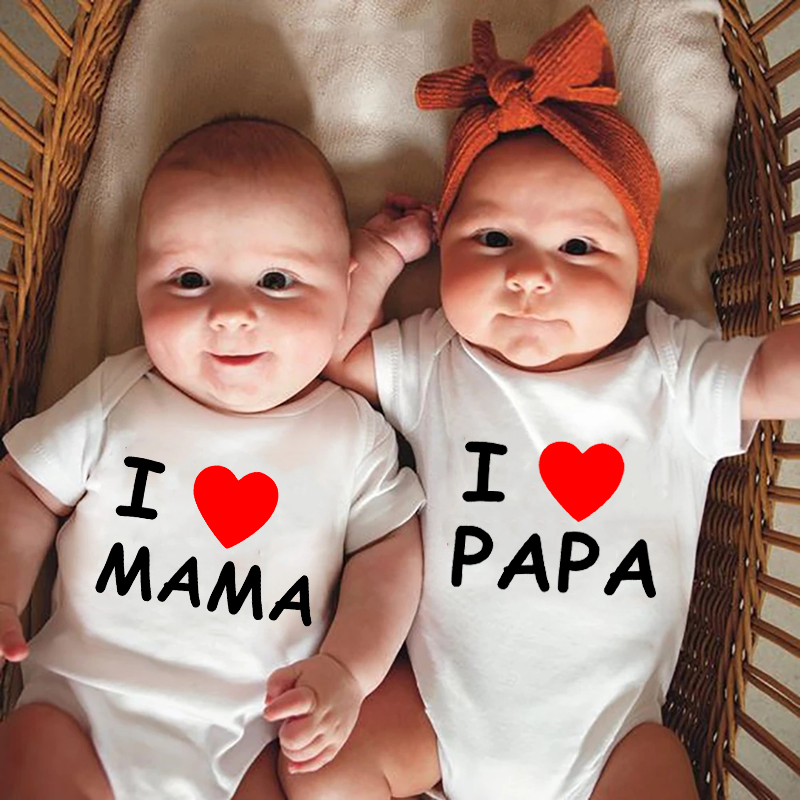 新しいアイラブパパママおかしいベビーロンパースクロール服新生児男の子女の子ツインボディスーツ幼児ベビー Onesies ジャンプスーツ