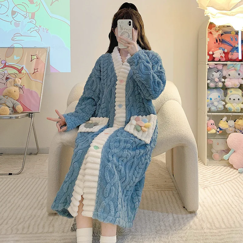 プラスサイズの冬のパジャマ女性のための甘いロングローブコーラルベルベットかわいいホーム服パジャマ厚いフランネル快適なラウンジバスローブ