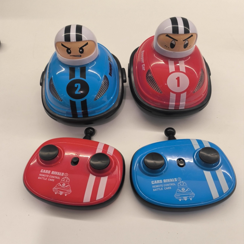 デュオおもちゃの車のバトルゲームスーパーバンパーカーバトルポップアップ人形クラッシュバウンス排出ライト子供リモコン車ギフト