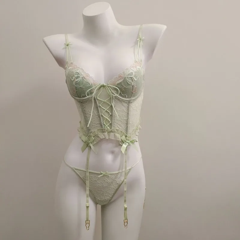 セクシーなブラジャーベスト女性の下着夏の新しいフィッシュボーンレースストラップデザイン刺繍プレミアムブラジャーとパンティランジェリーセット