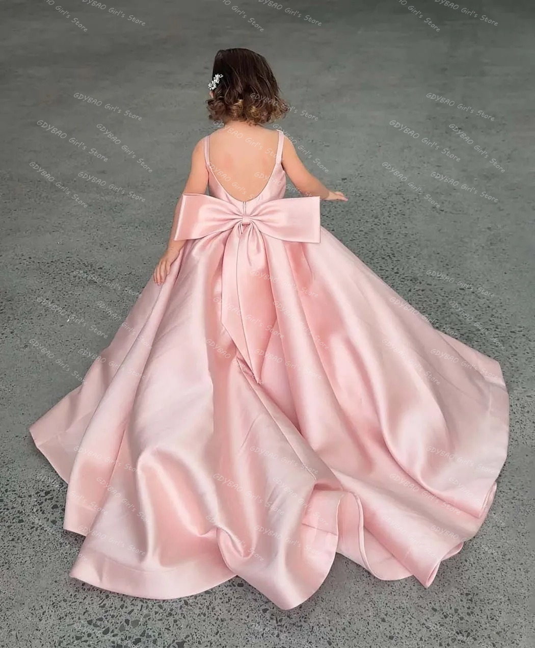 ピンクフラワーガールドレス結婚式用弓背中の開いたブラシトレイン初聖体フロックカスタムプリーツサテンページェントパーティードレス
