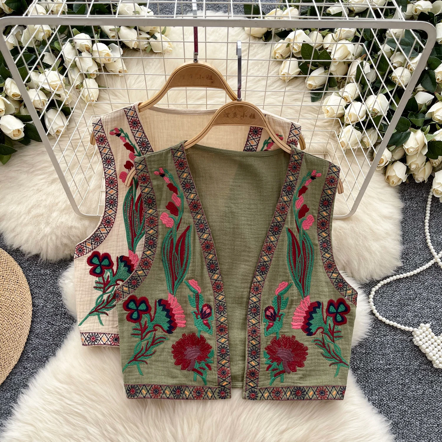 レトロエスニックスタイル刺繍ベスト女性 2024 ルーズフィットデザインボヘミアンコートノースリーブカラーブロックコート夏のドロップシップ