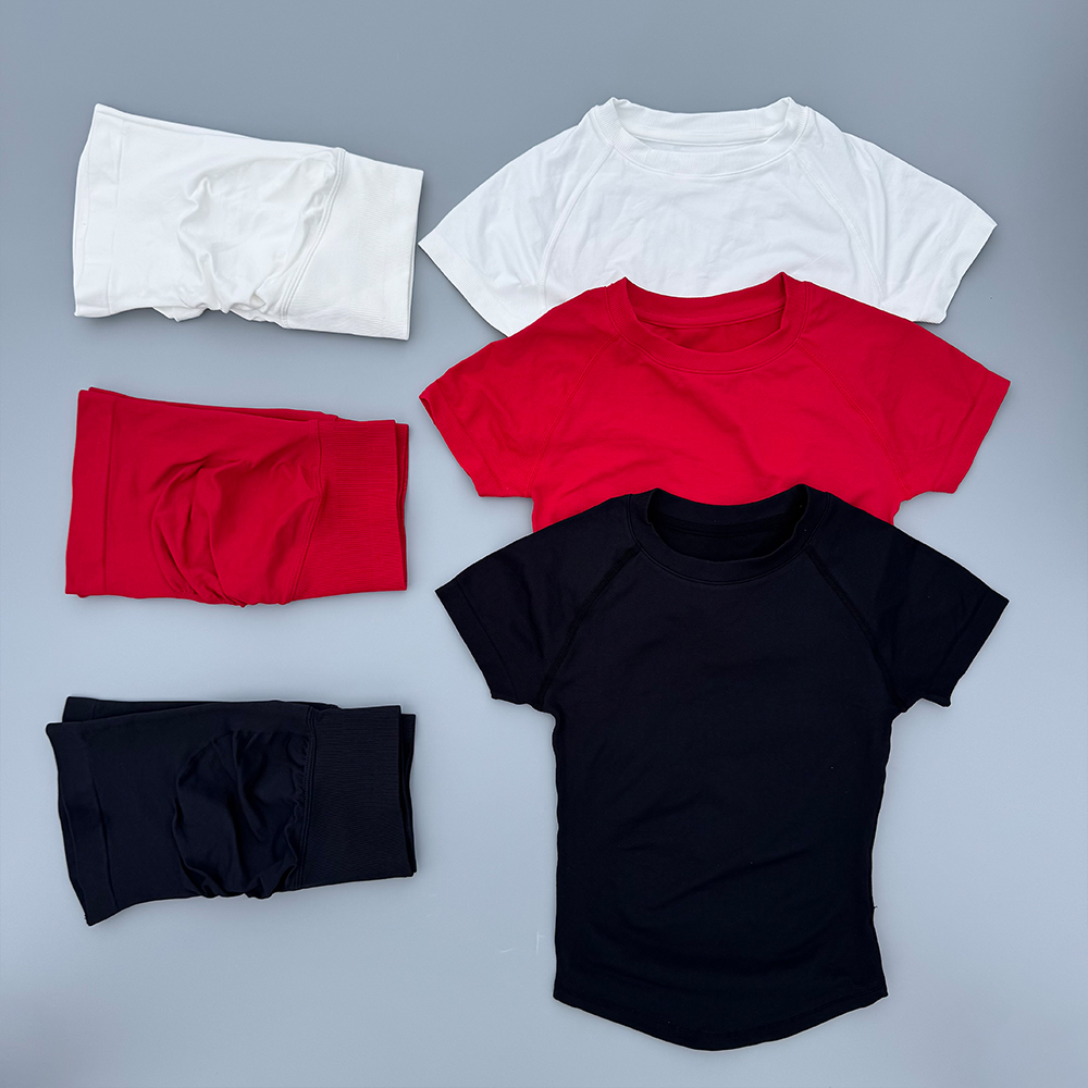 2 個スポーツジムセット半袖シームレスヨガ服フィットネスセット女性ワークアウトランニングスポーツショートレギンススーツ
