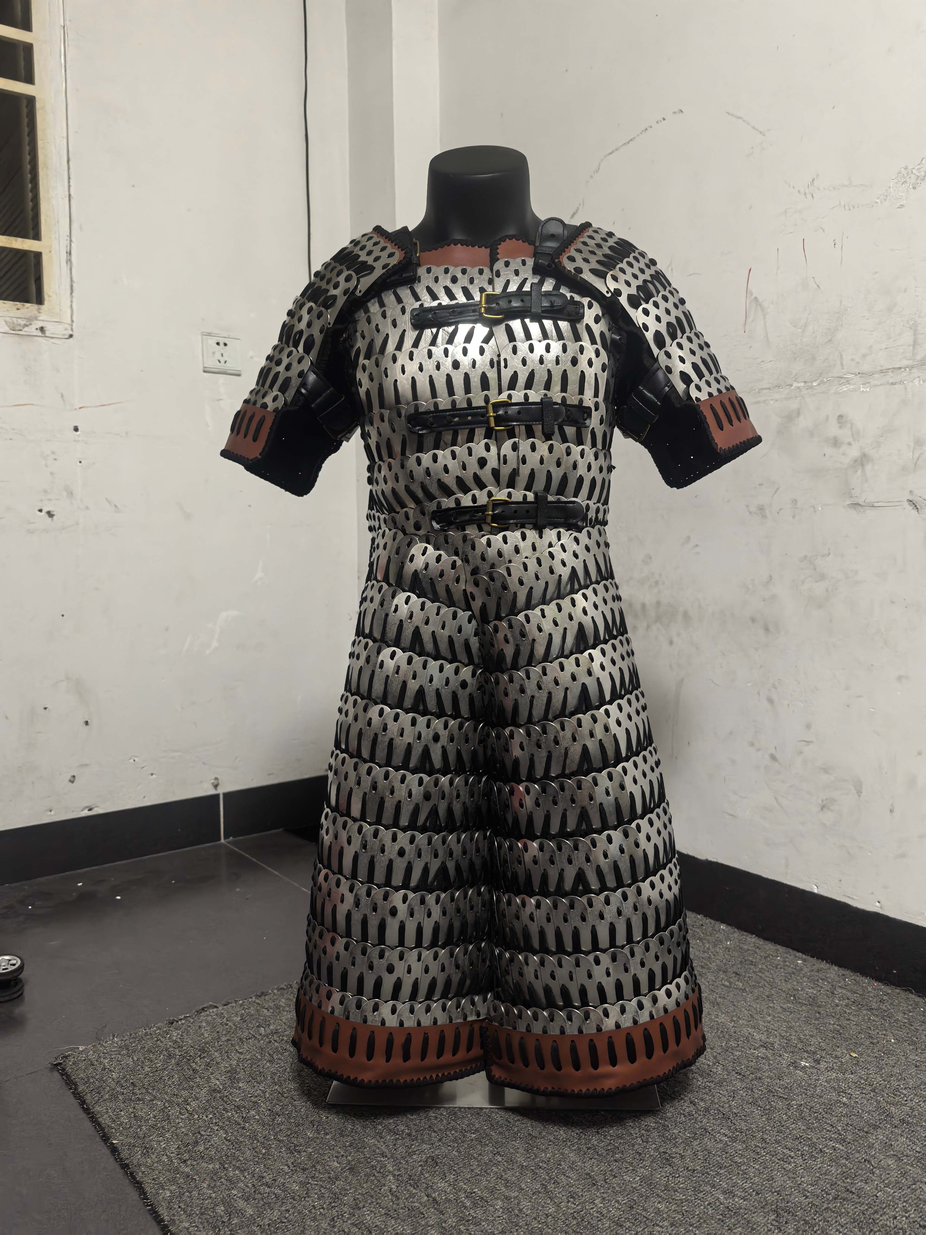 手作りの古代中国の鎧本物の手作りの戦士の鎧
