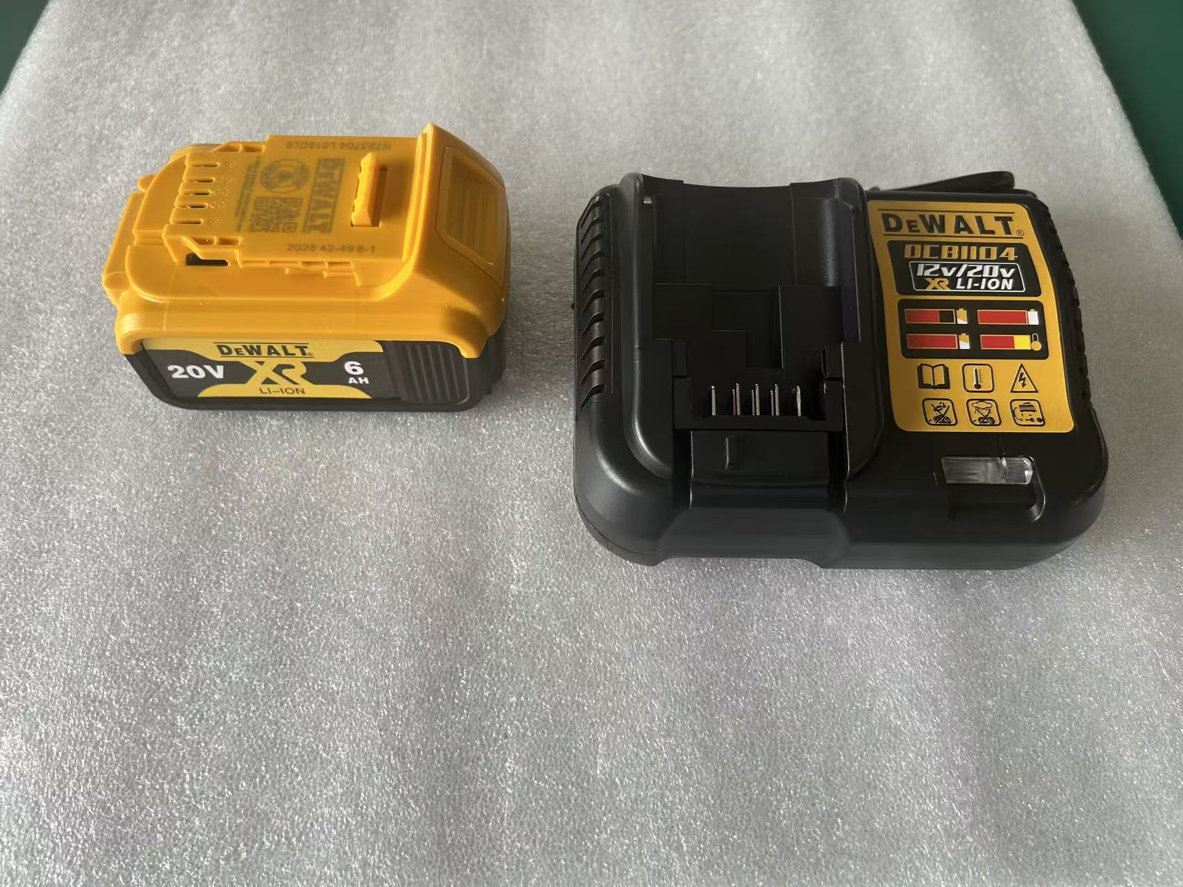 100% オリジナル 20V 6.0Ah 最大バッテリーパワーツール交換用 DeWalt DCB181 DCB182 DCB200 20V 5A 6A 18Volt 20v バッテリー。